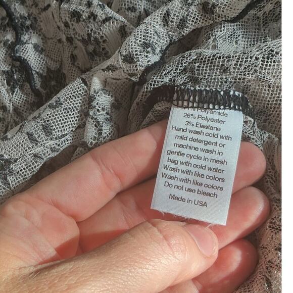 What La Wants Womens Sheer Lace Top Plus Size 4X Black Cream Made in USA Mesh - Picture 7 of 7